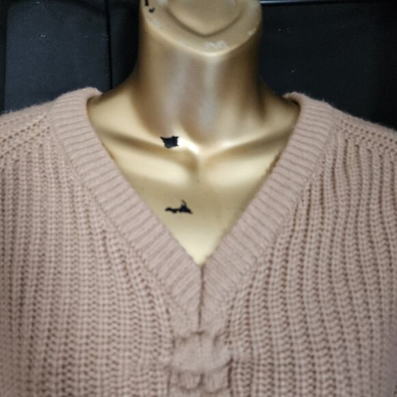 💕3/$15💕 Cropped Cable Tie Knit Sweater - Picture 5 of 8